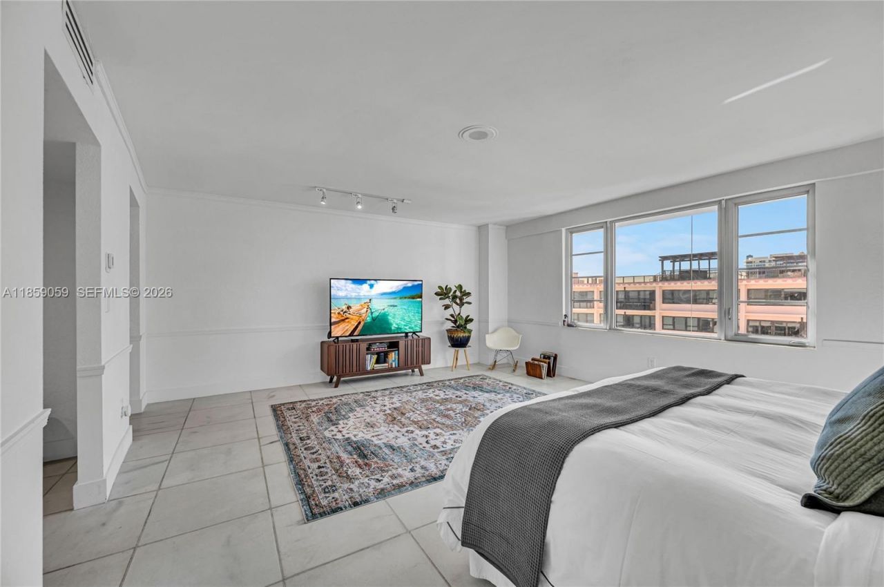 5255 Collins Ave, Unit 14D, Miami Beach, FL 33140 Photo