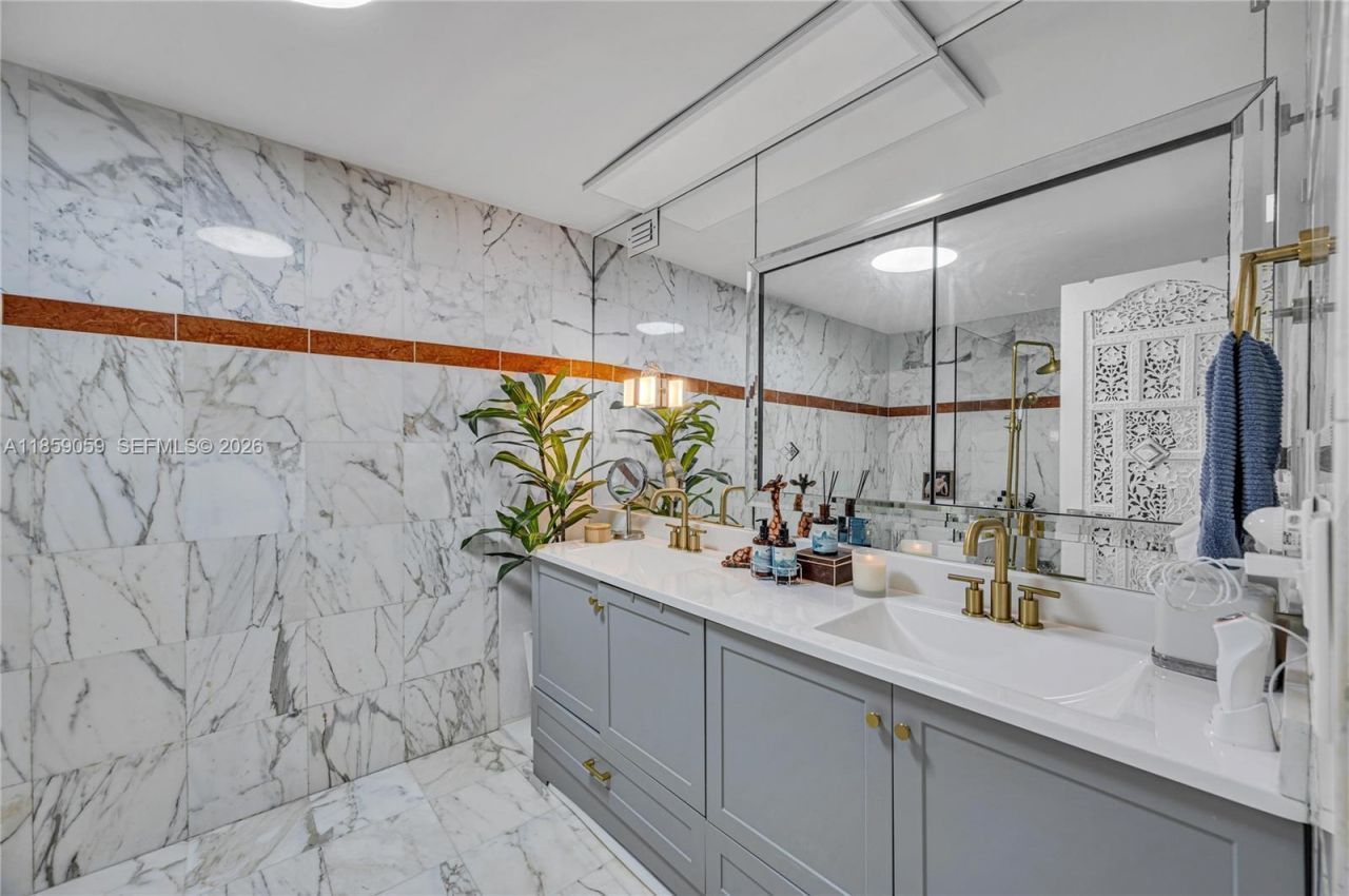 5255 Collins Ave, Unit 14D, Miami Beach, FL 33140 Photo