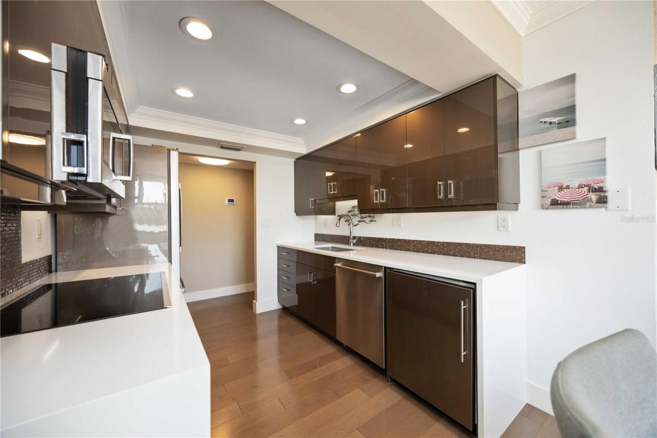 1050 Longboat Club Road, Unit 204, Longboat Key, FL 34228 Photo