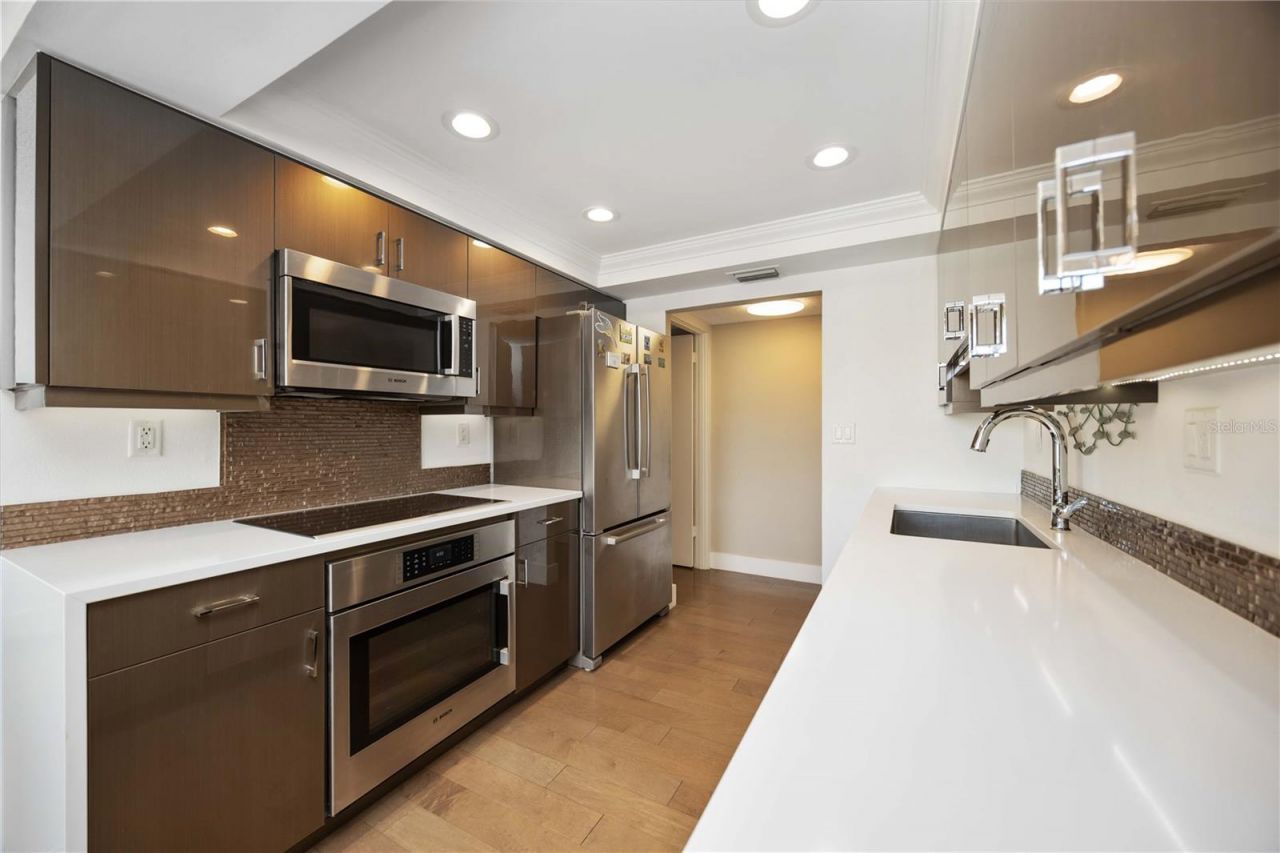 1050 Longboat Club Road, Unit 204, Longboat Key, FL 34228 Photo