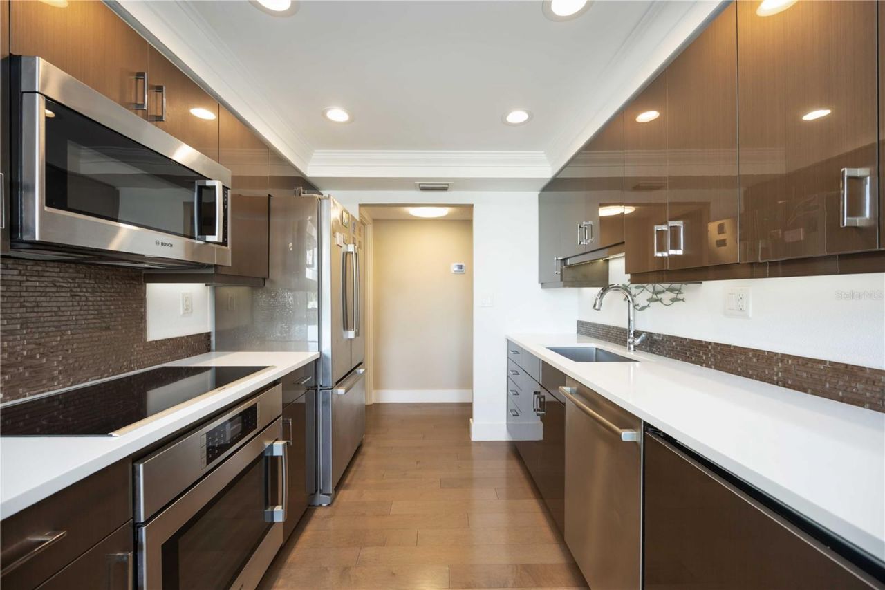 1050 Longboat Club Road, Unit 204, Longboat Key, FL 34228 Photo