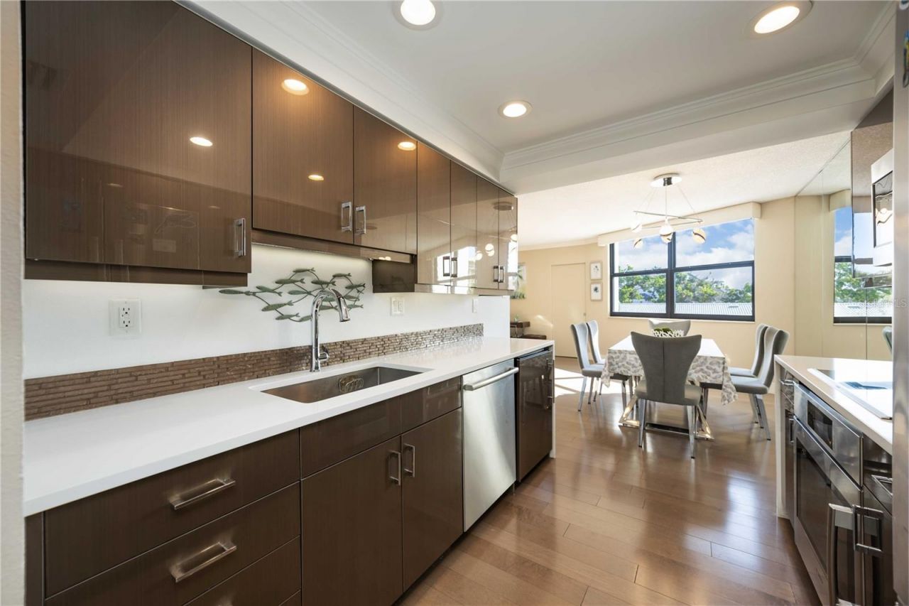 1050 Longboat Club Road, Unit 204, Longboat Key, FL 34228 Photo