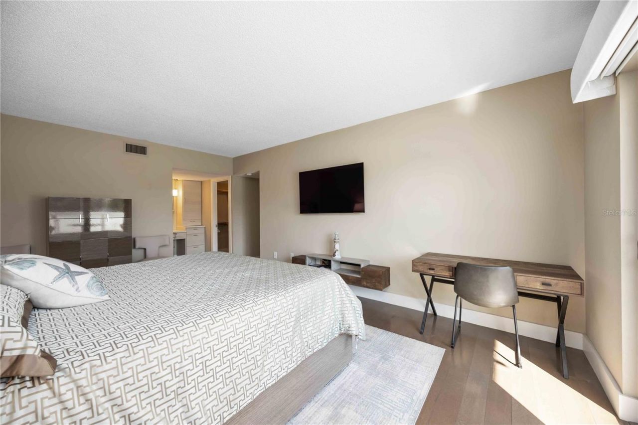 1050 Longboat Club Road, Unit 204, Longboat Key, FL 34228 Photo