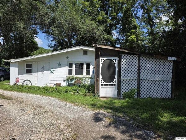 1717 N 4th, Quincy, IL 62301