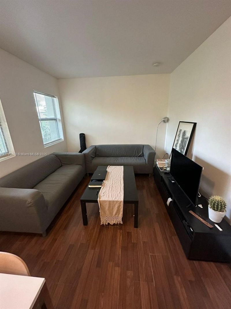 7025 Rue Granville, Miami Beach, FL 33141 Photo