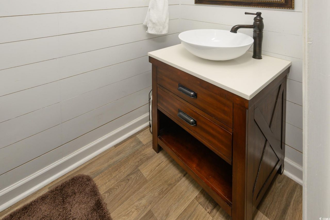 1890 Colony Dr. Photo 10