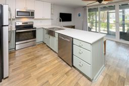 1890 Colony Dr. photo 4