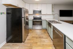 1890 Colony Dr. photo 4