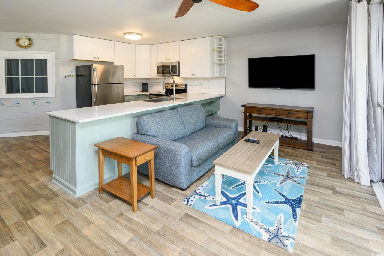 1890 Colony Dr. Photo 4