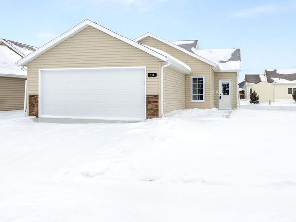 414 Westview Lane E, West Fargo, ND 58078