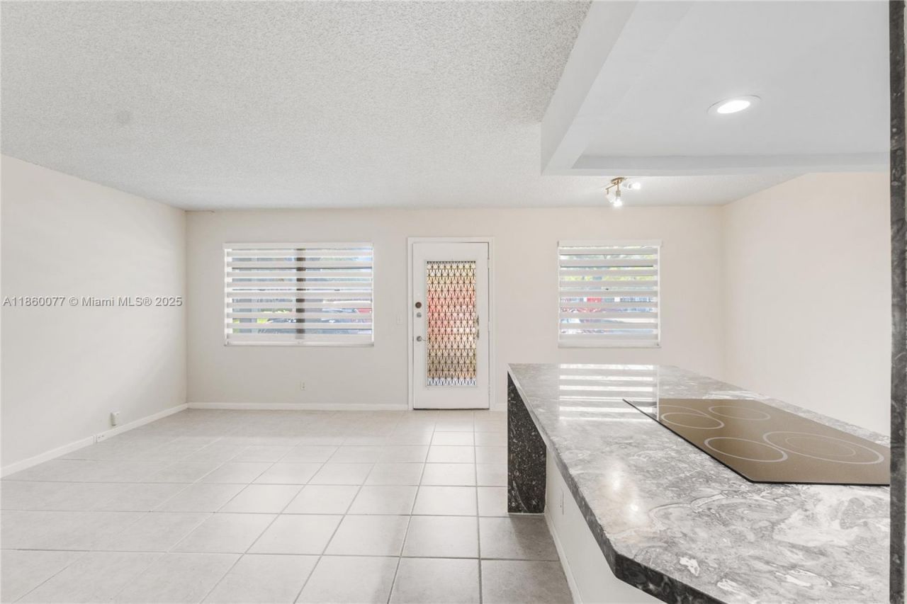 251 SW 132 Way, Unit 114H, Pembroke Pines, FL 33027 Photo