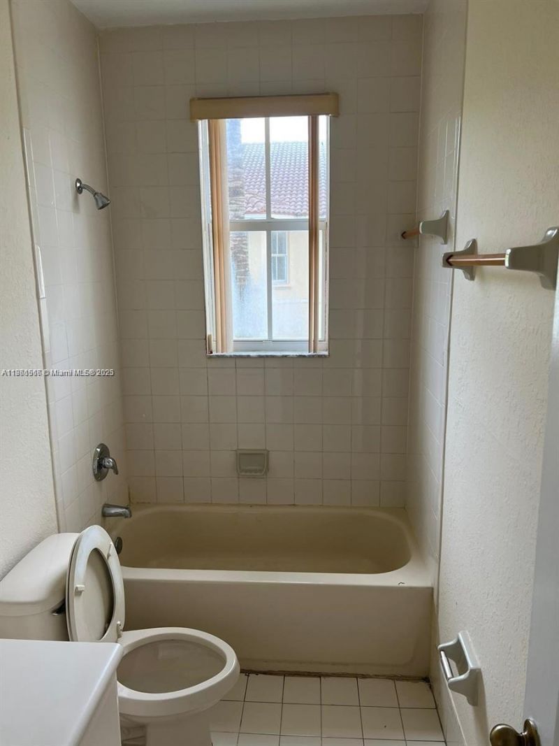 1660 SE 29th St, Unit 200, Homestead, FL 33035 Photo