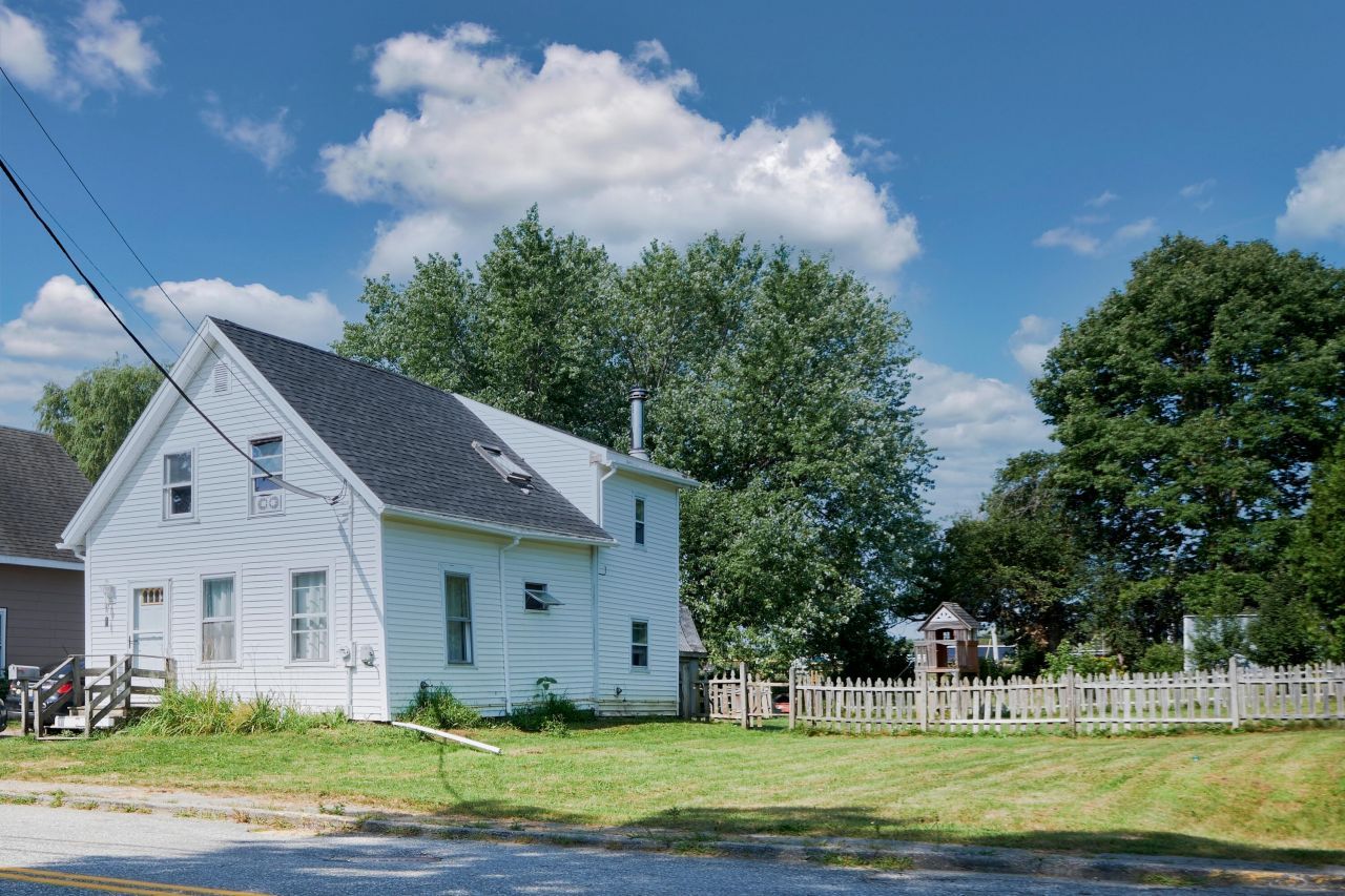 40 Beechwood Street, Thomaston, ME 04861 Main Photo