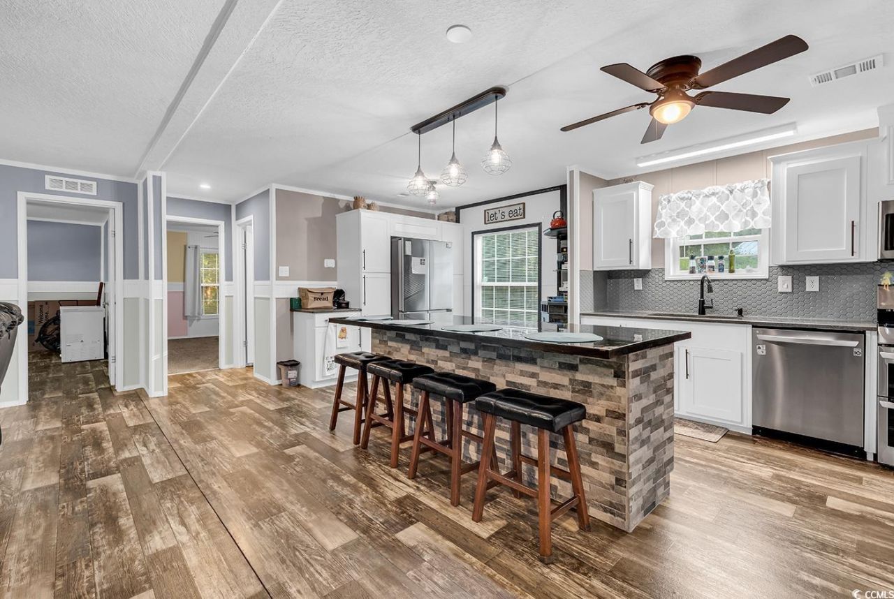 7500 Aubrey Ln. Photo 10