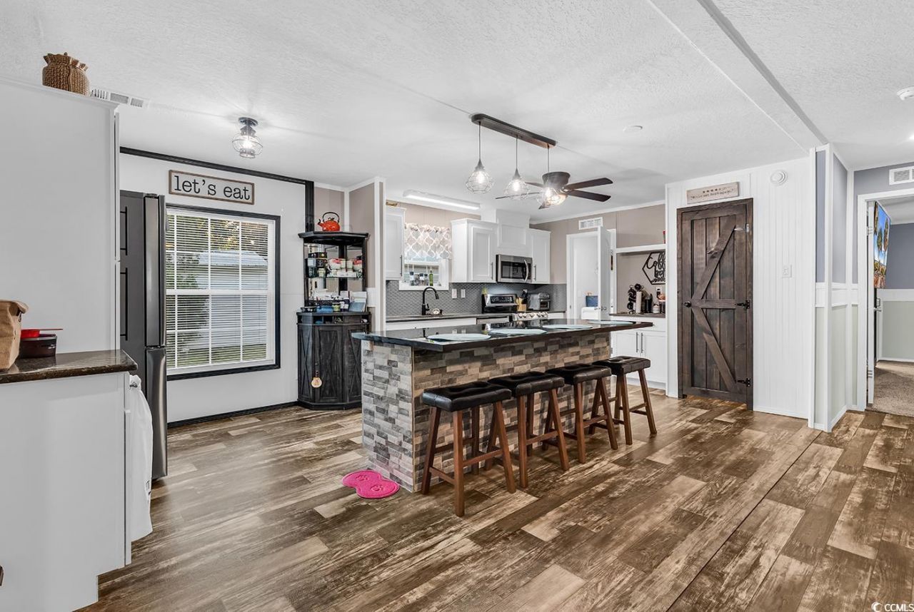 7500 Aubrey Ln. Photo 14