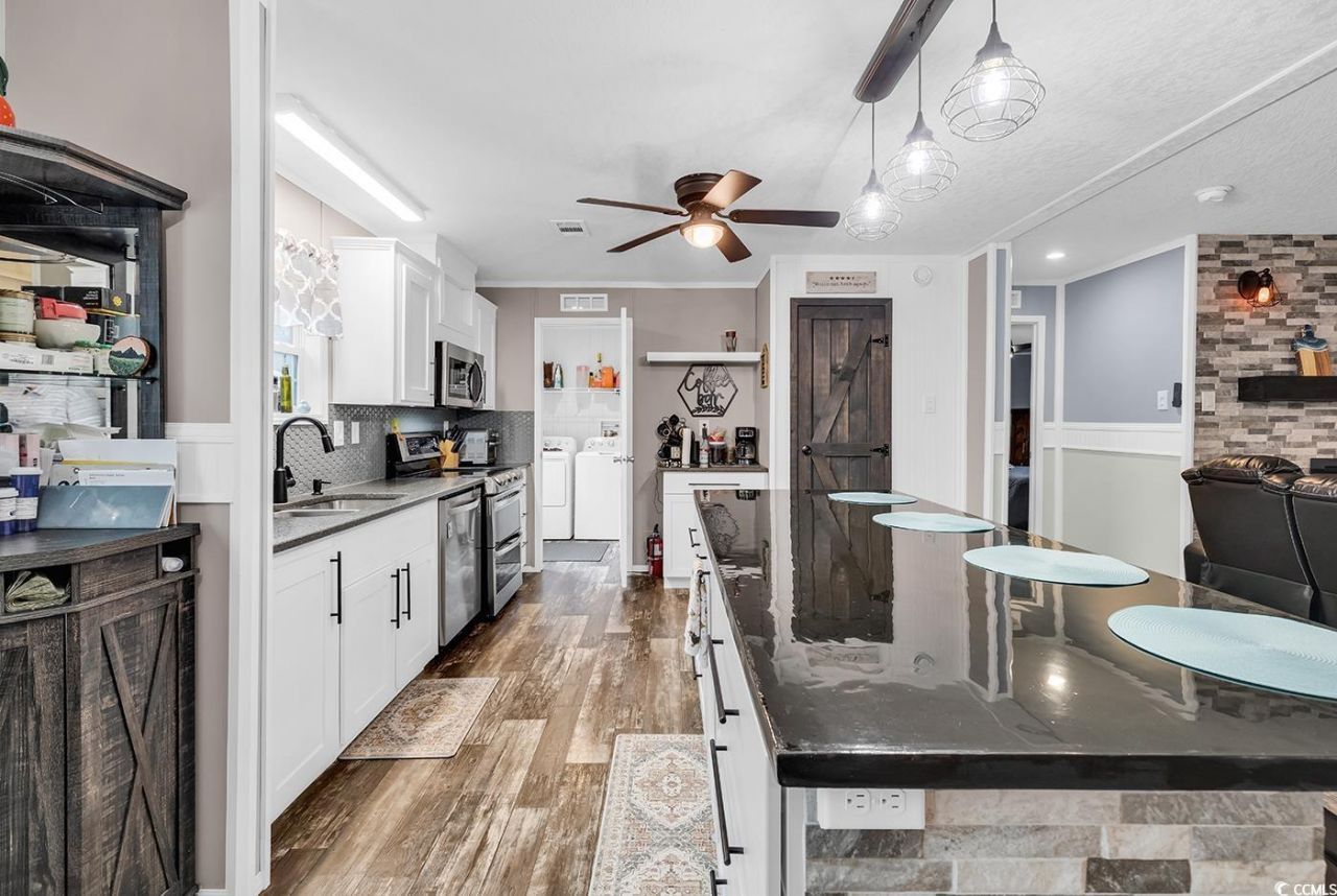 7500 Aubrey Ln. Photo 5