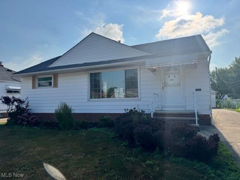 701 E 315th Street, Willowick, OH 44095 Photo 2