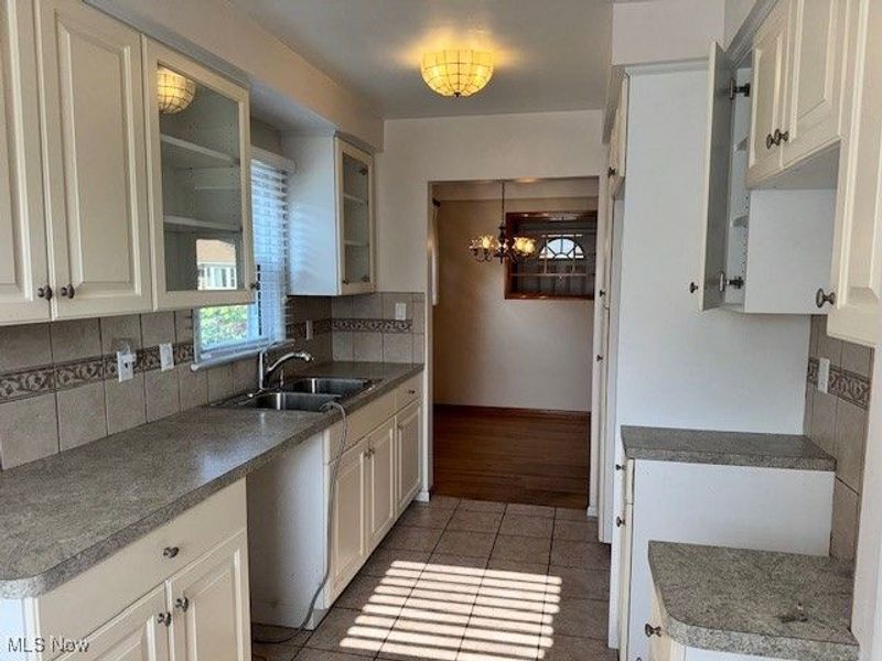 701 E 315th Street, Willowick, OH 44095 Photo 6