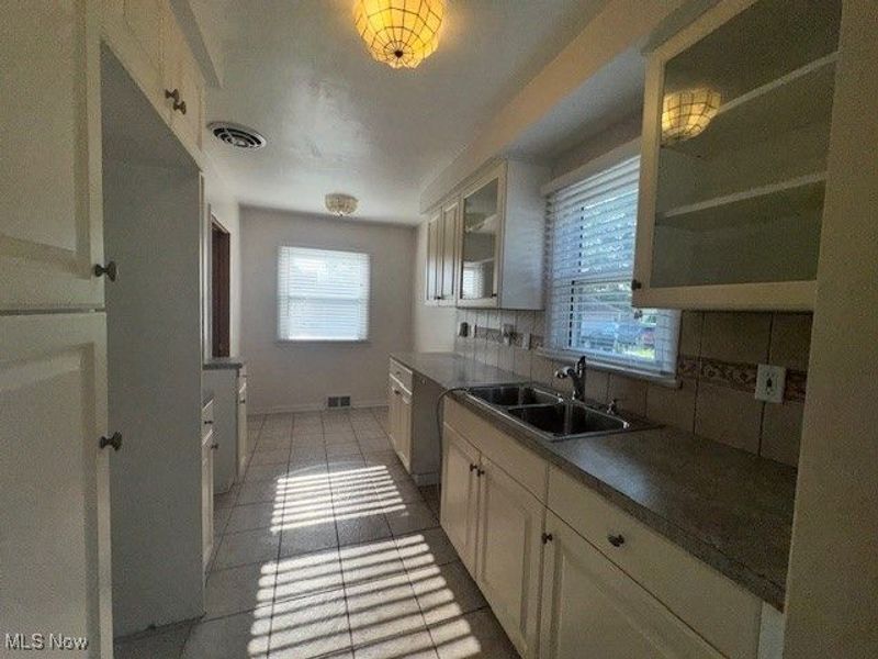 701 E 315th Street, Willowick, OH 44095 Photo 8