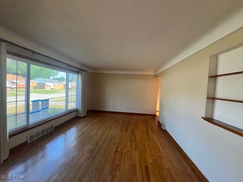 701 E 315th Street, Willowick, OH 44095 Photo 9