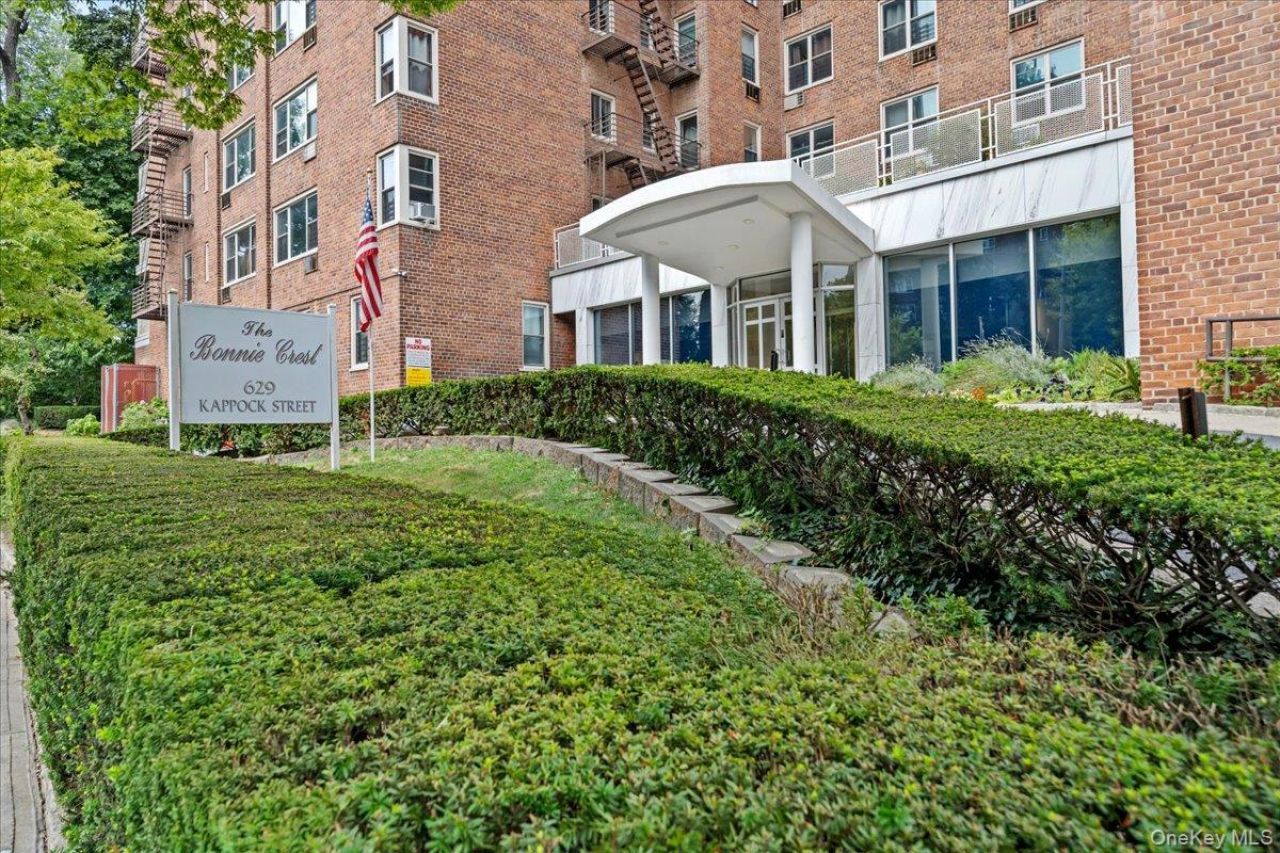 629 Kappock Street, Unit 1N, Bronx, NY 10463 Main Photo
