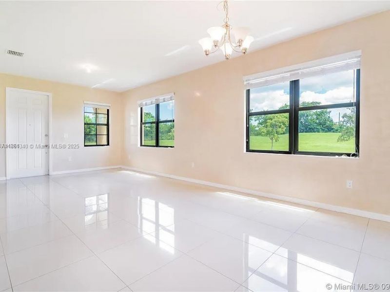 19220 NE 9th Pl, Miami, FL 33179 Photo