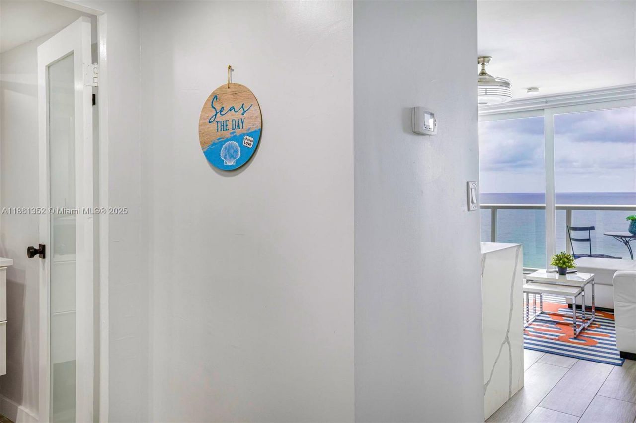 19201 Collins Ave, Unit 916, Sunny Isles Beach, FL 33160 Photo