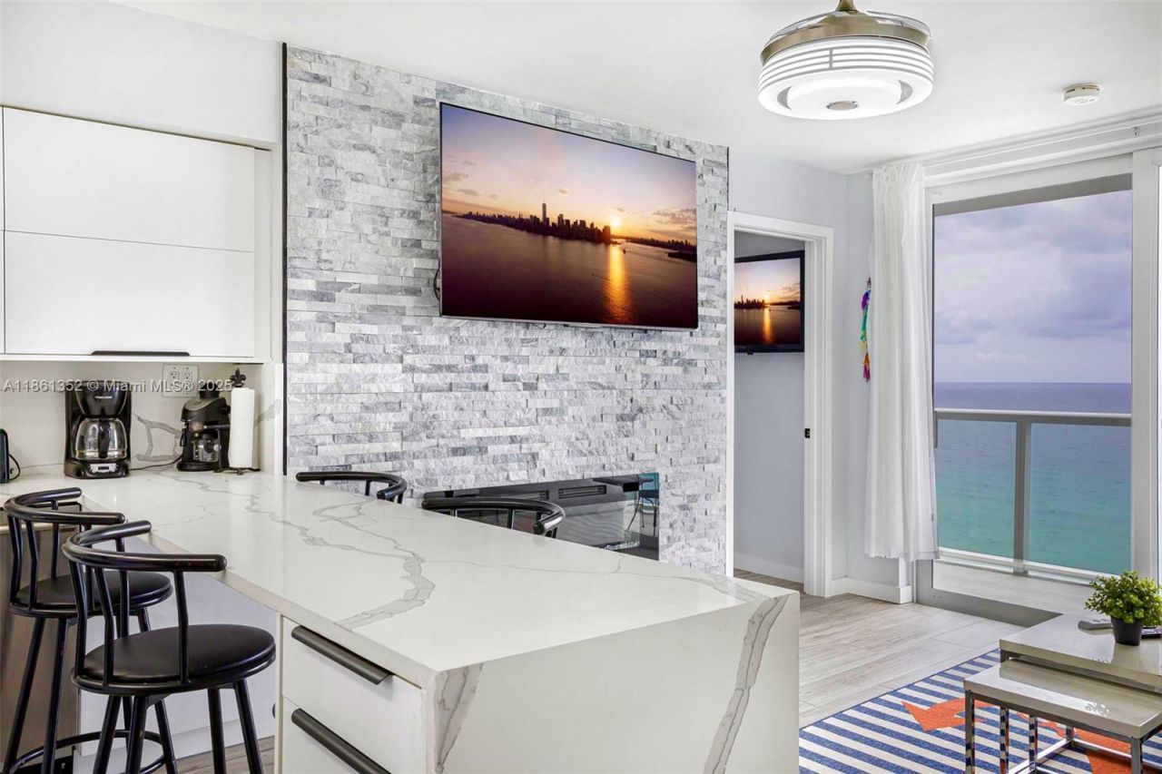 19201 Collins Ave, Unit 916, Sunny Isles Beach, FL 33160 Photo