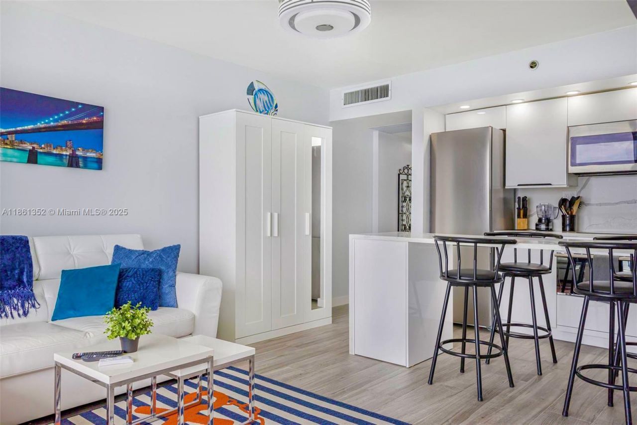 19201 Collins Ave, Unit 916, Sunny Isles Beach, FL 33160 Photo