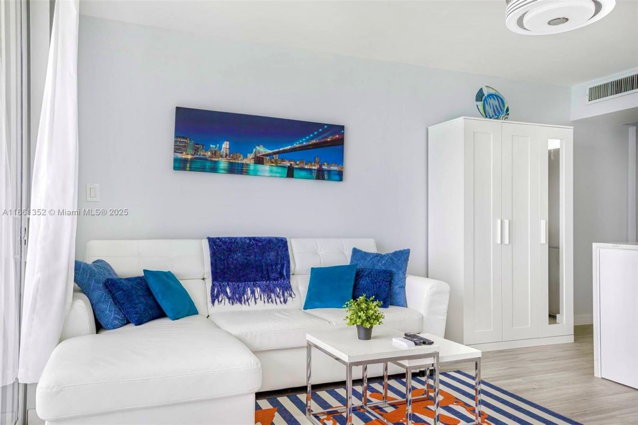 19201 Collins Ave, Unit 916, Sunny Isles Beach, FL 33160 Photo