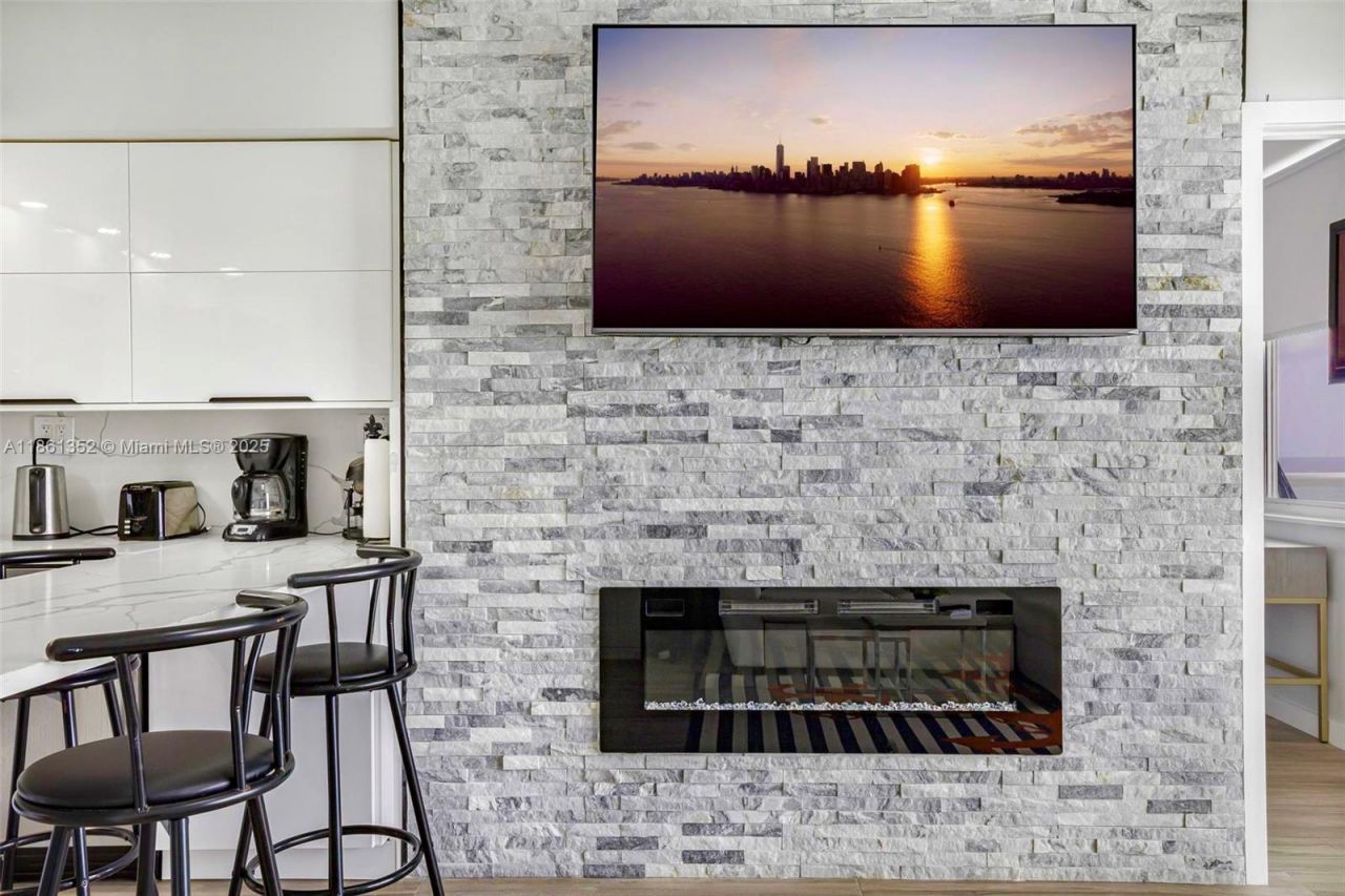 19201 Collins Ave, Unit 916, Sunny Isles Beach, FL 33160 Photo