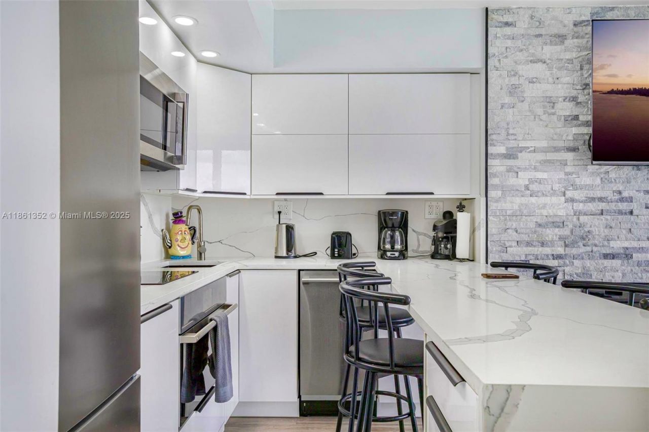 19201 Collins Ave, Unit 916, Sunny Isles Beach, FL 33160 Photo