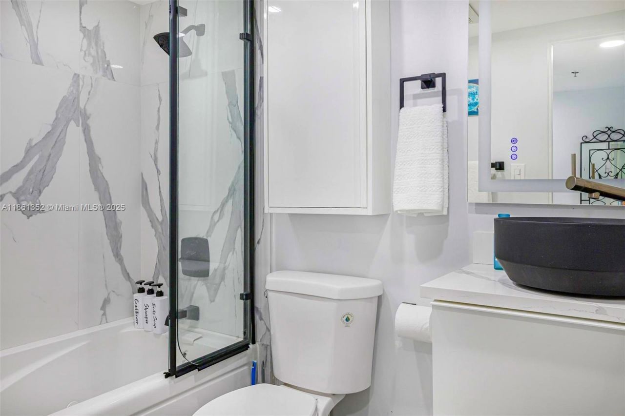 19201 Collins Ave, Unit 916, Sunny Isles Beach, FL 33160 Photo