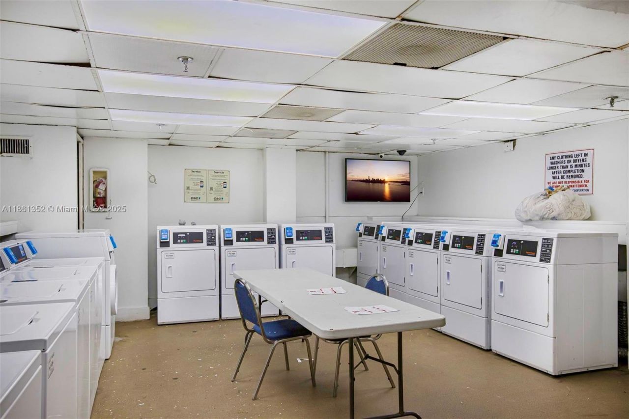 19201 Collins Ave, Unit 916, Sunny Isles Beach, FL 33160 Photo