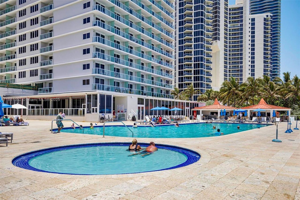 19201 Collins Ave, Unit 916, Sunny Isles Beach, FL 33160 Photo
