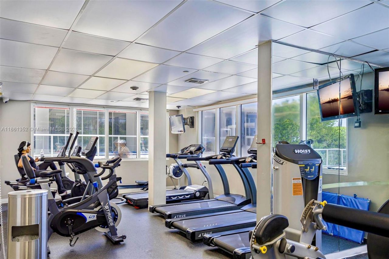 19201 Collins Ave, Unit 916, Sunny Isles Beach, FL 33160 Photo