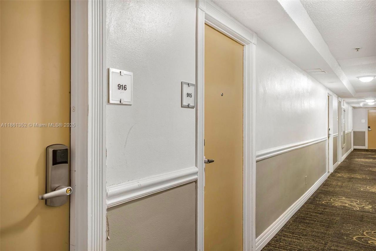 19201 Collins Ave, Unit 916, Sunny Isles Beach, FL 33160 Photo