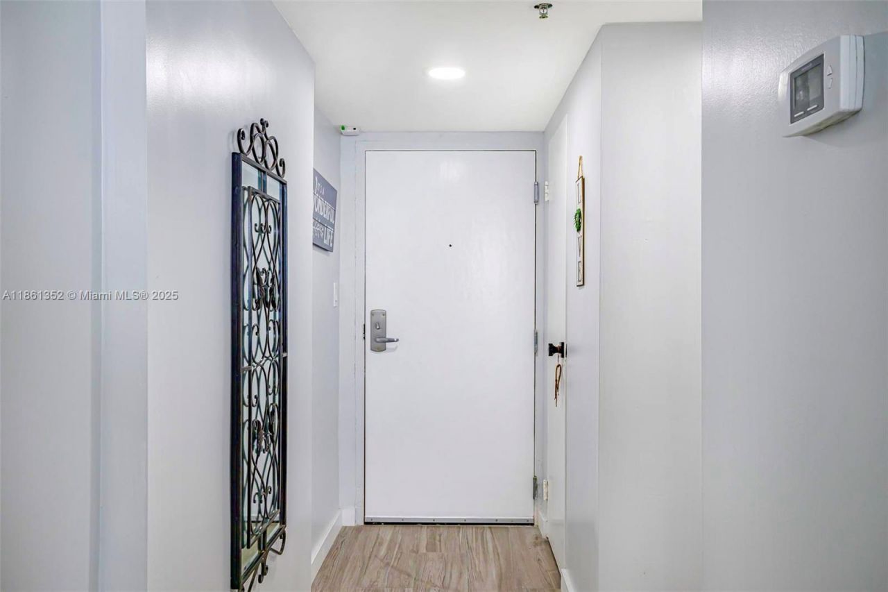 19201 Collins Ave, Unit 916, Sunny Isles Beach, FL 33160 Photo