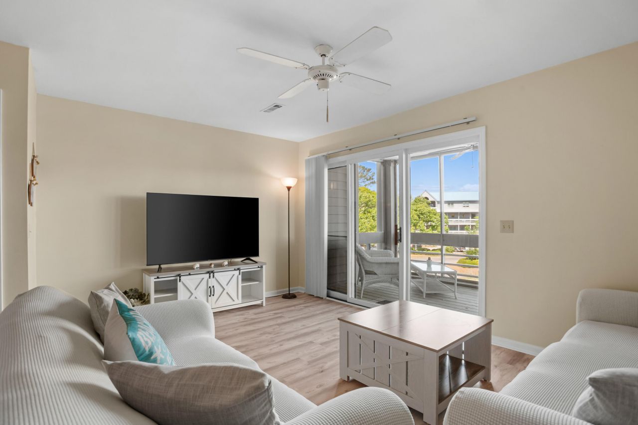 2472 Racquet Club Drive Photo 10