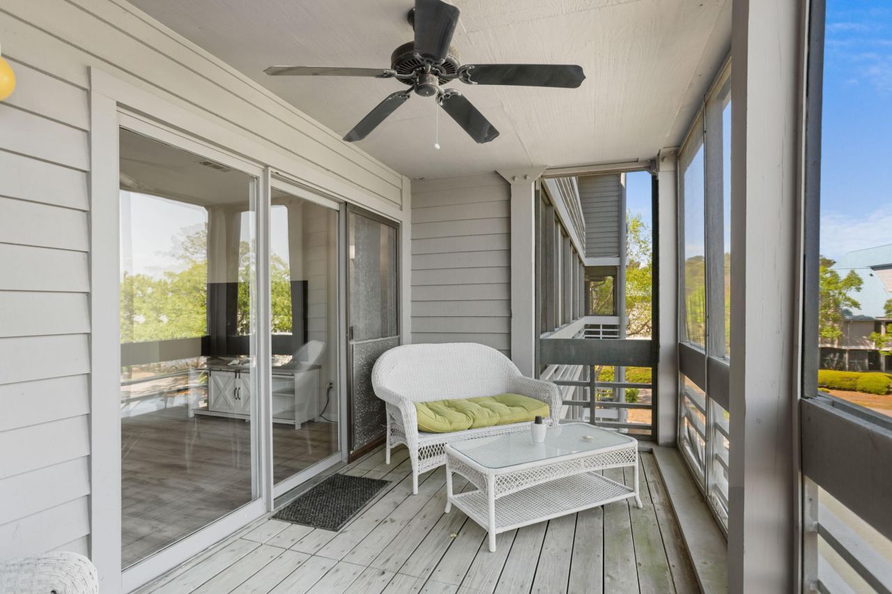 2472 Racquet Club Drive Photo 14