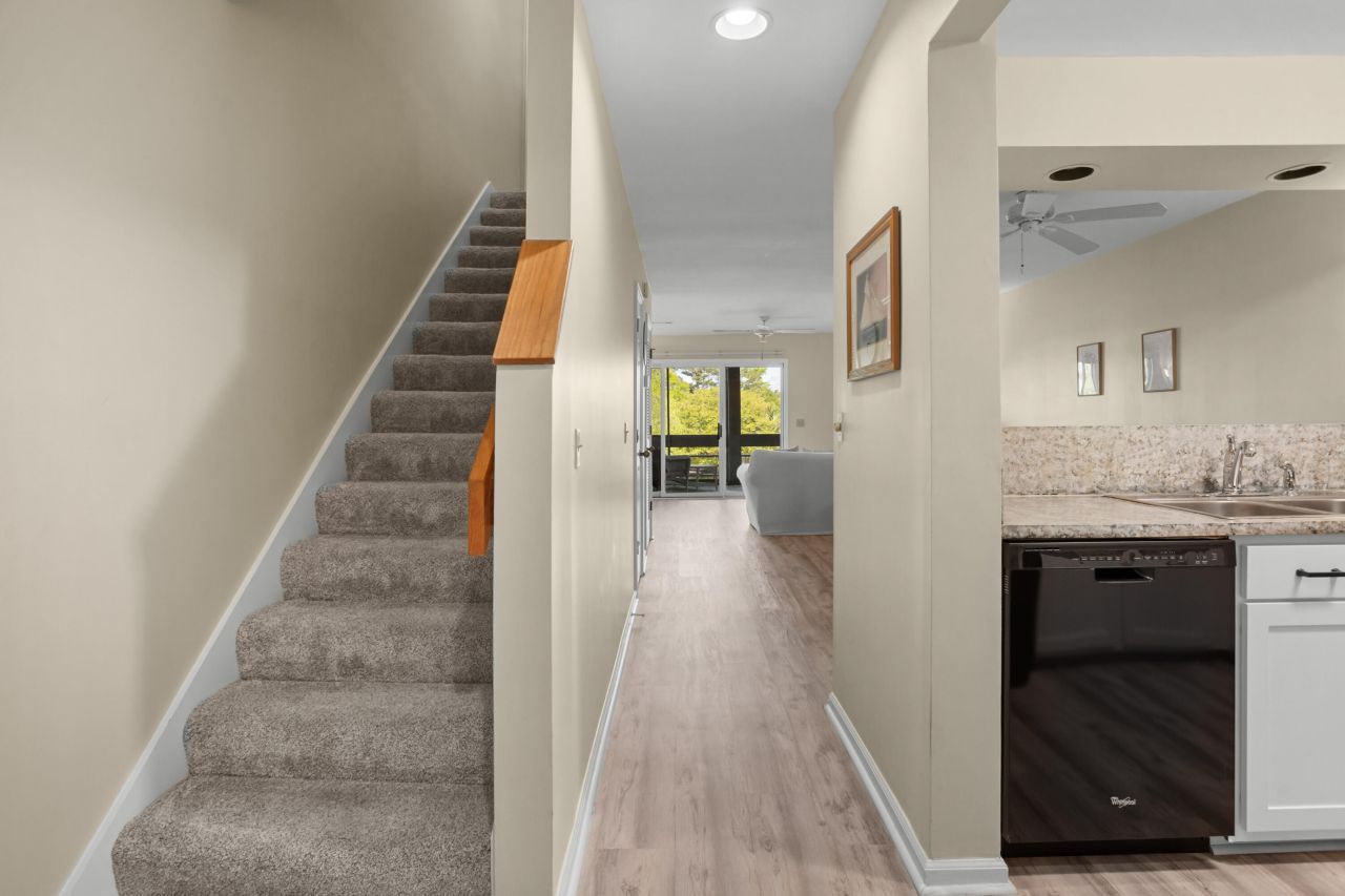 2472 Racquet Club Drive Photo 6