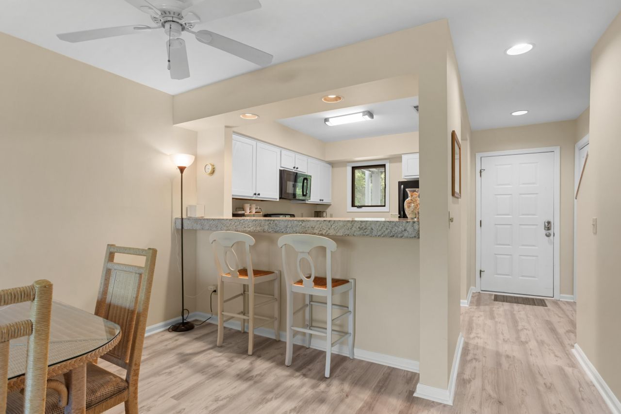 2472 Racquet Club Drive Photo 8