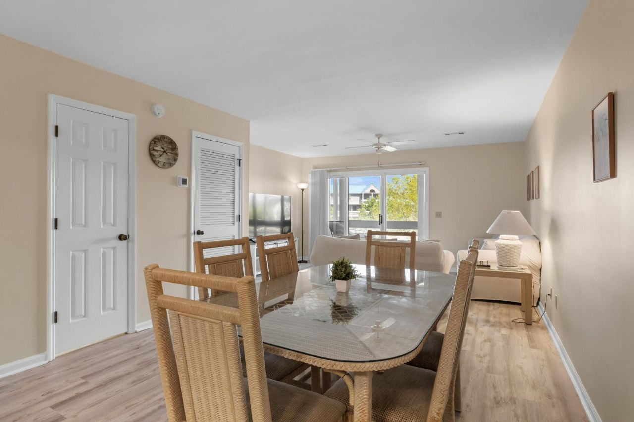 2472 Racquet Club Drive Photo 9