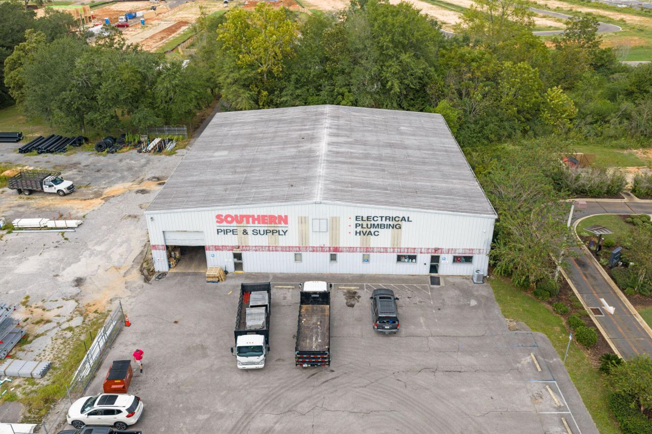 1212 N Ferdon Boulevard, Crestview, FL 32536 Main Photo