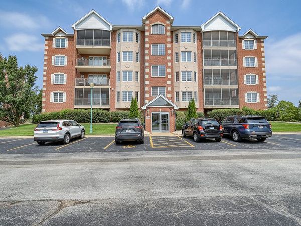 7716 GREENWAY Boulevard, Unit 1SW, Tinley Park, IL 60487