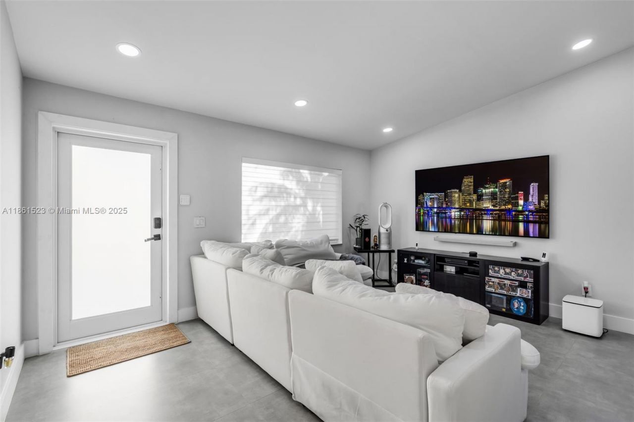 1120 SW 128th Dr, Davie, FL 33325 Photo