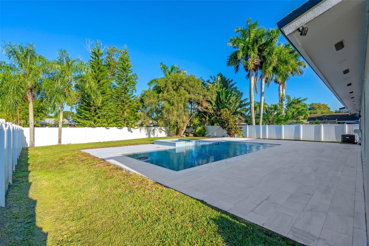 1120 SW 128th Dr, Davie, FL 33325 Photo