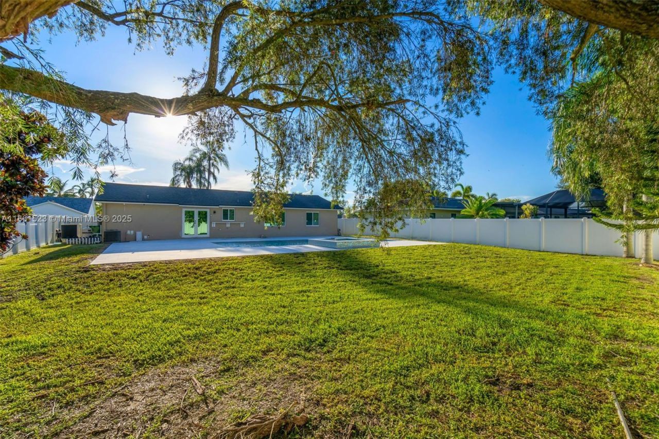 1120 SW 128th Dr, Davie, FL 33325 Photo