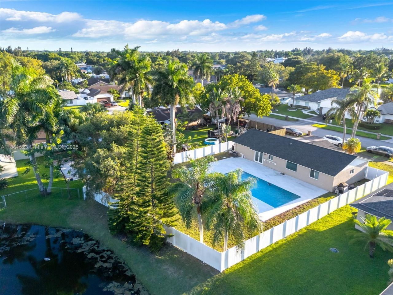 1120 SW 128th Dr, Davie, FL 33325 Photo