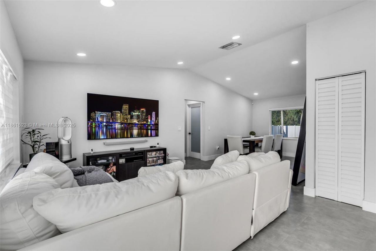 1120 SW 128th Dr, Davie, FL 33325 Photo